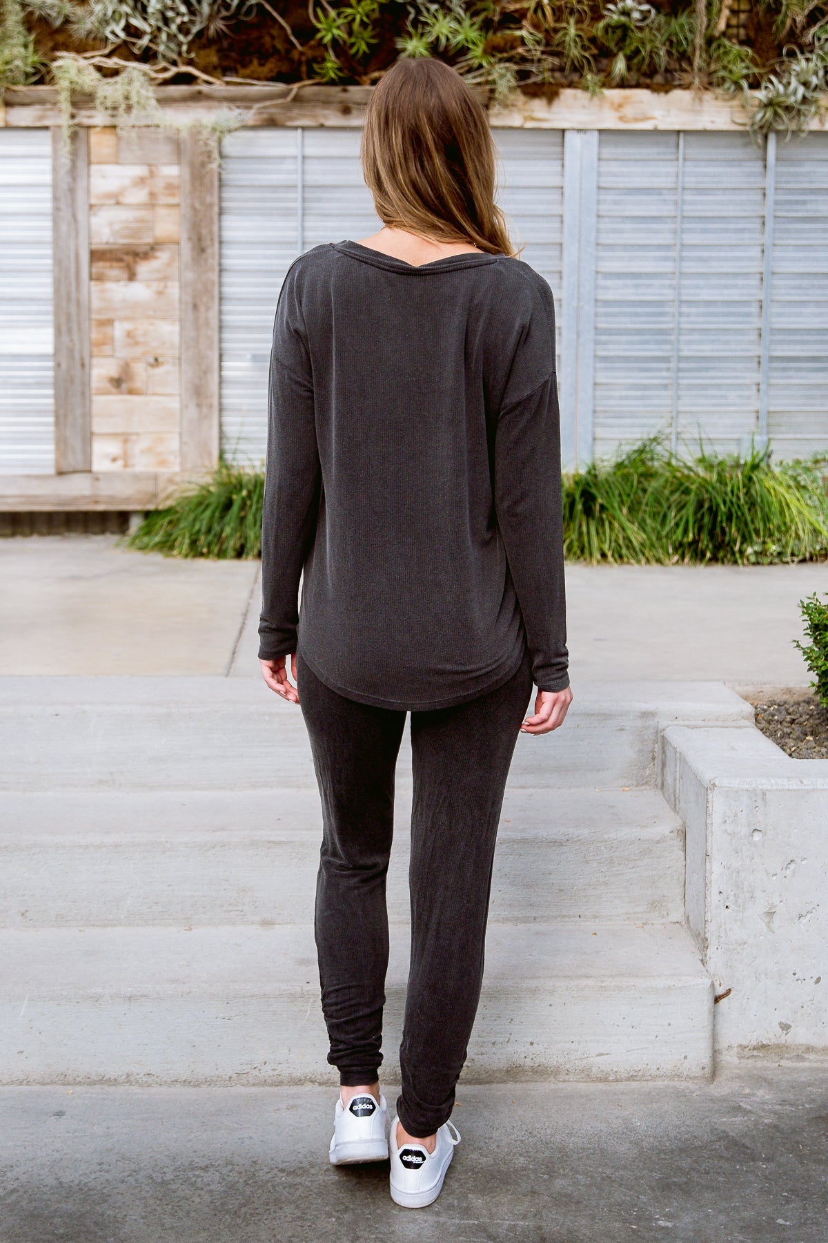 Essential Lounge Top In Black Lava