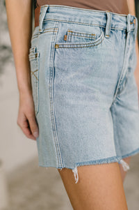 Evelyn Mid Rise Rigid Magic Dad Shorts